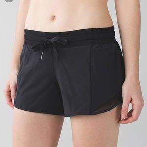 Lululemon Hotty Hot Short *2.5”